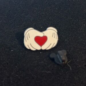 Vintage Disney Mickey Mouse Hands forming Red Heart Disneyland Resort Pin 2001
